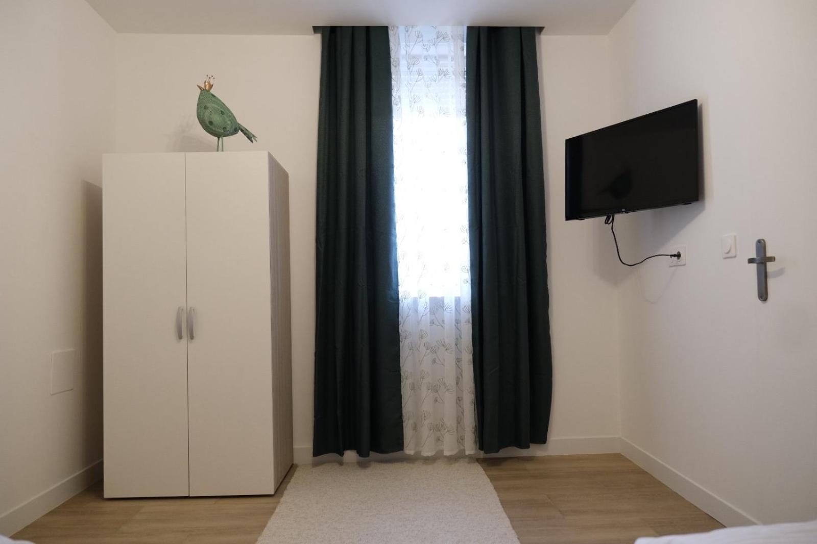 La Fontaine Apartment *